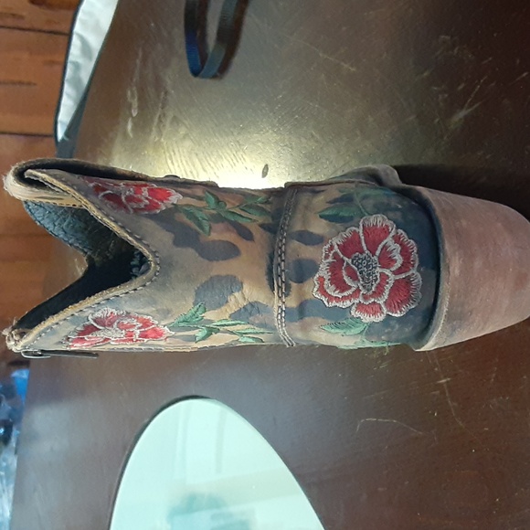 Boots - Picture 4 of 4